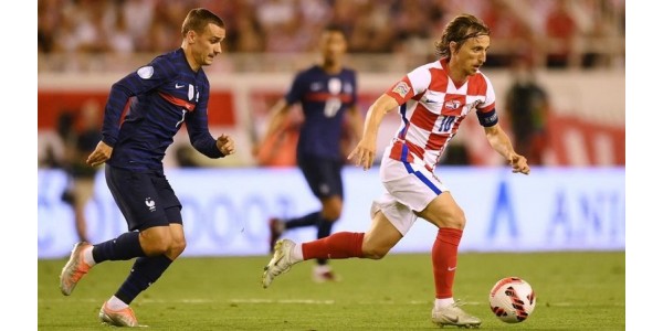 Luka Modrić dobio je prigodni dres za 150. utakmicu koju je predstavila Hrvatska